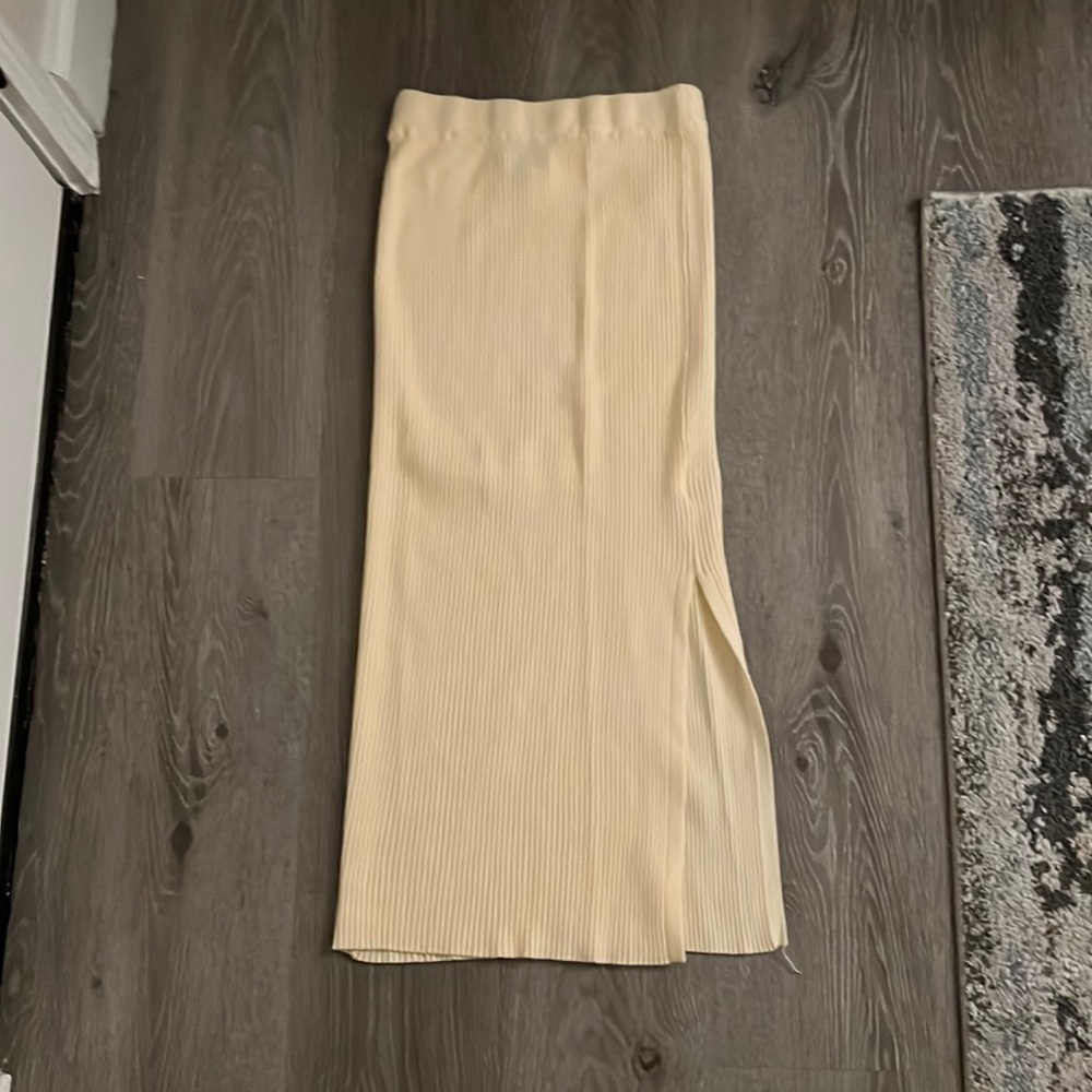 Vici M yellow ribbed knit skirt with slit